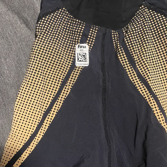 TYR tech suit - Picture 4 of 4